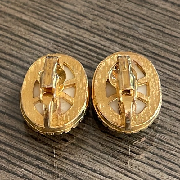 Vintage Faux Petit Point Purple Rose Clip Earrings - Picture 8 of 16